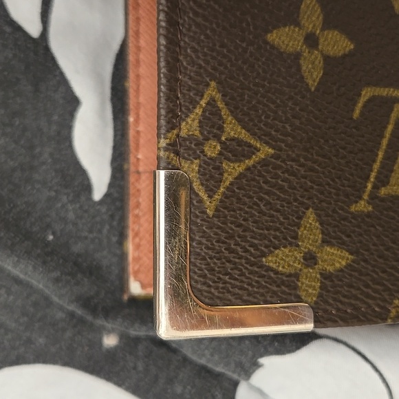 Louis Vuitton Monogram Desk Agenda 9”x6.5” - Picture 16 of 17